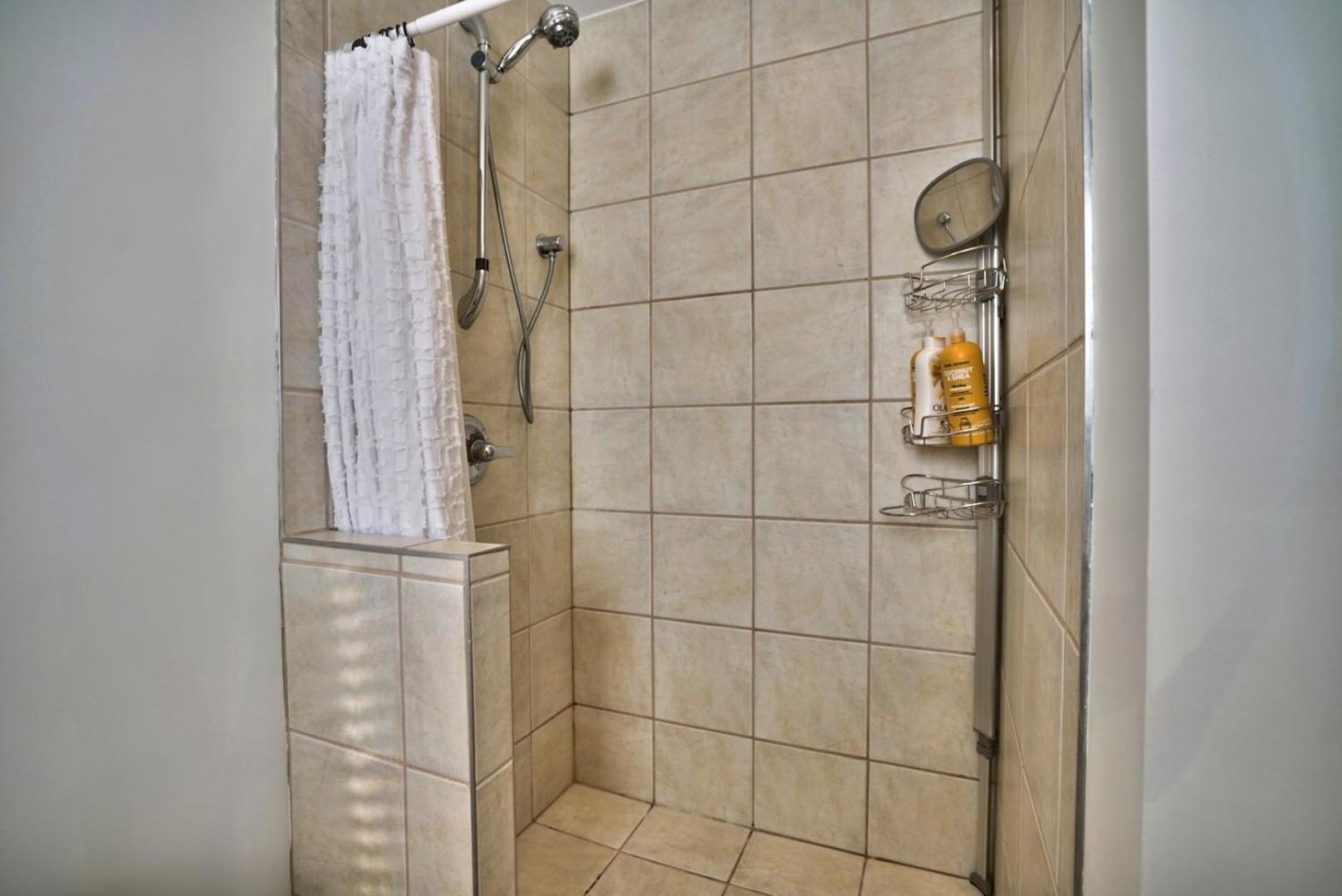 Dynamite 2-Bedroom House, Garage, Sleeps 6 Sherbrooke Extérieur photo